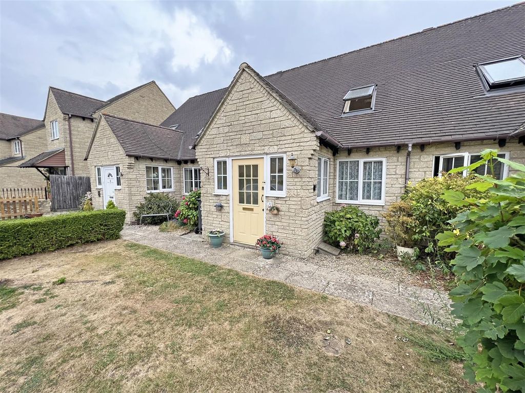 2 bed terraced bungalow for sale in Tanglewood Way, Chalford, Stroud
