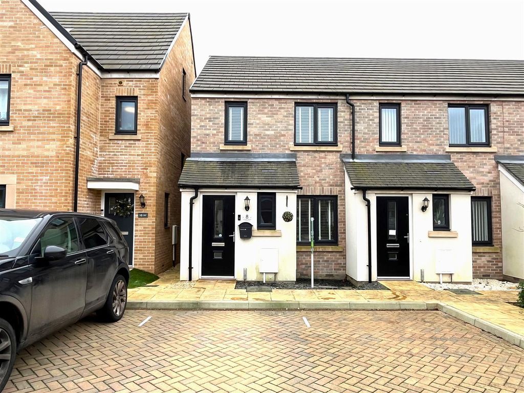 2 bed end terrace house for sale in Fawcett Grove, Wick, Littlehampton