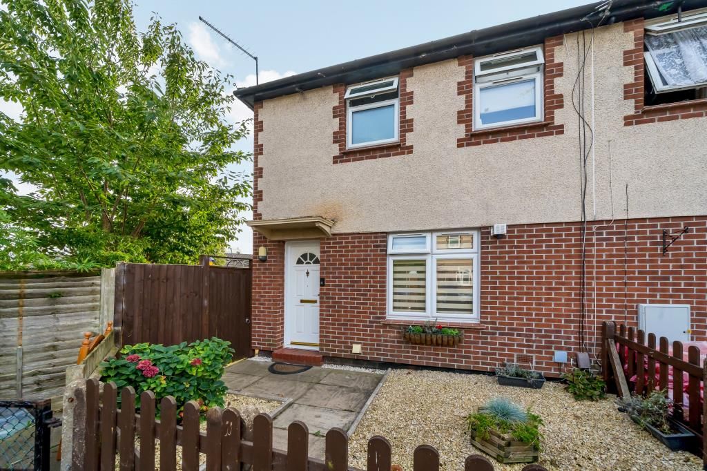 3 bed semidetached house for sale in Woking, Surrey GU22, £440,000