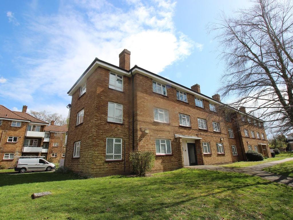 3 bed flat for sale in Sencler House, Woolwich Road, Abbey Wood SE2, £