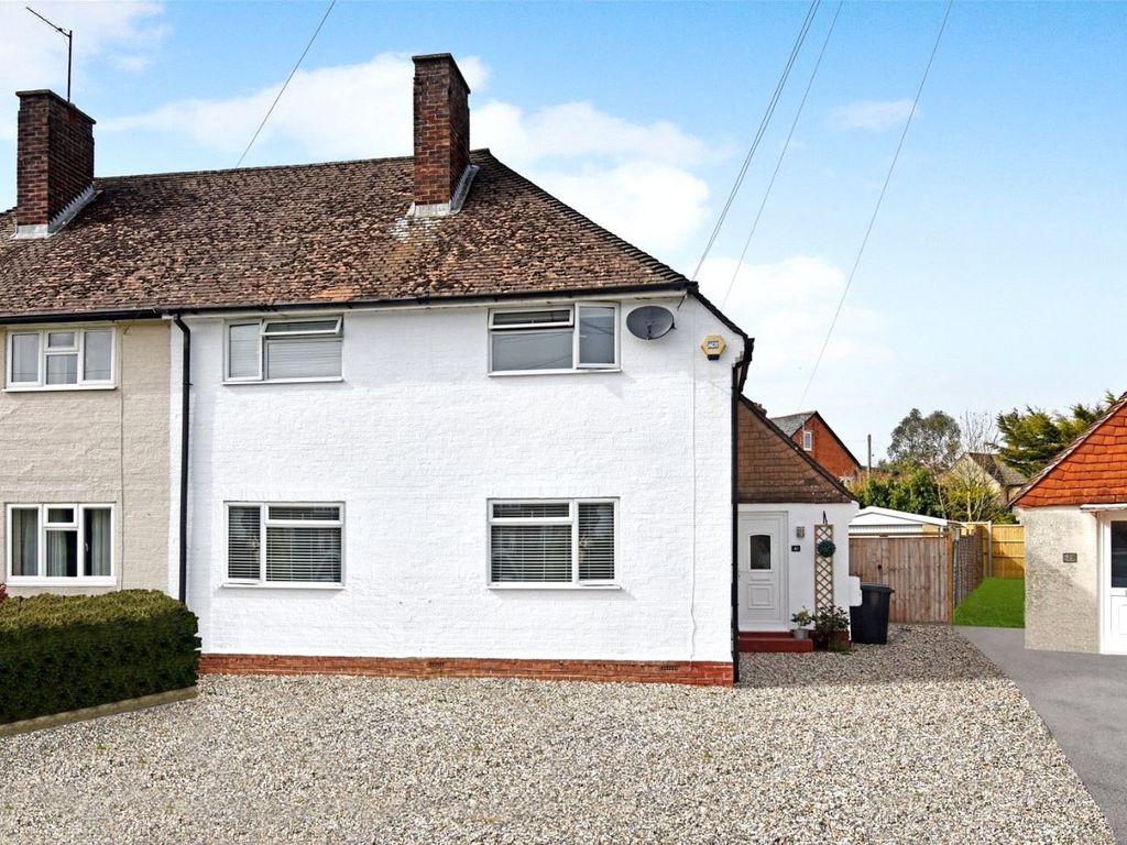 4 bed semidetached house for sale in Doveton Way, Newbury, Berkshire