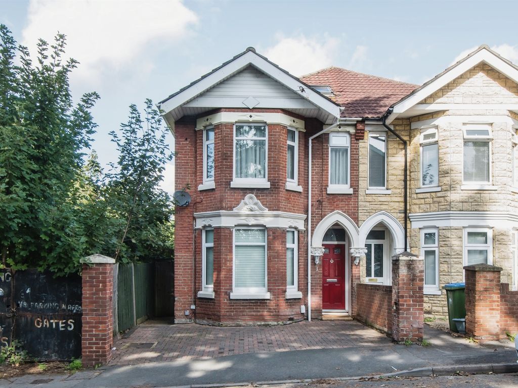 4 bed semidetached house for sale in Radstock Road, Southampton SO19