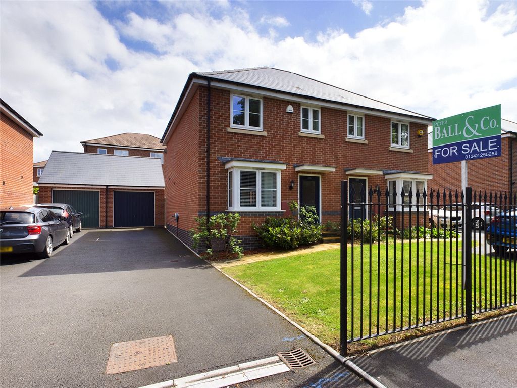 3 bed semidetached house for sale in Gloucester Road, Cheltenham