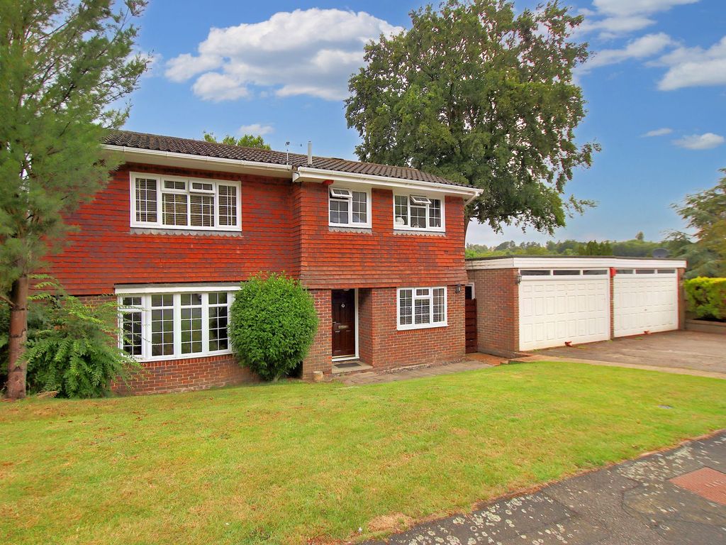 4 bed detached house for sale in Kersey Drive, Selsdon, South Croydon