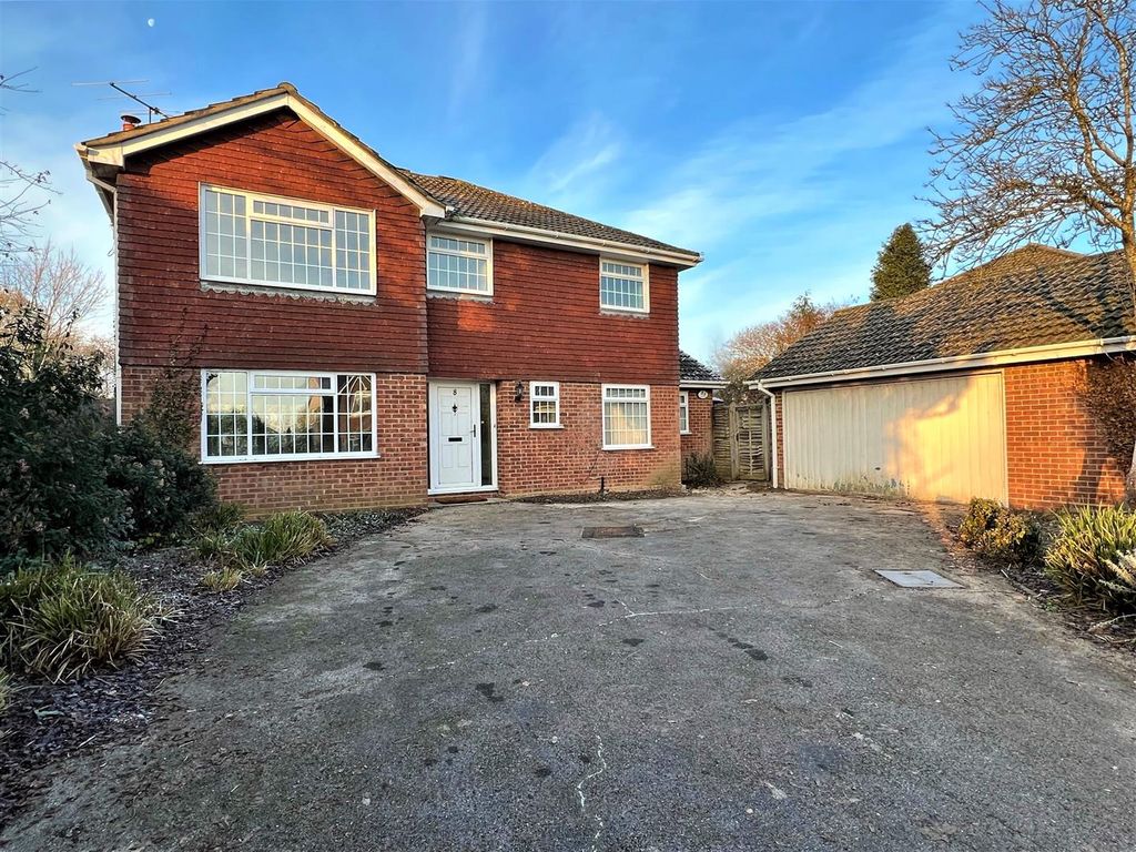 4 bed detached house for sale in Warbleton Road, Chineham, Basingstoke
