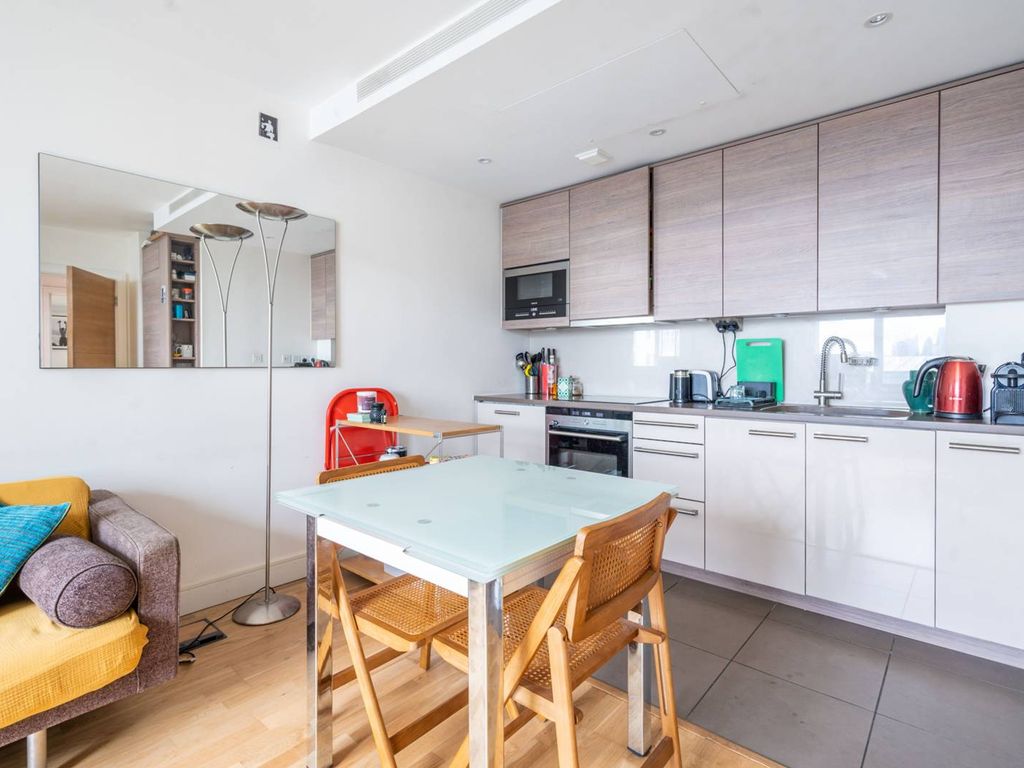 2 bed flat to rent in St Wharf, Vauxhall, London SW8 Zoopla
