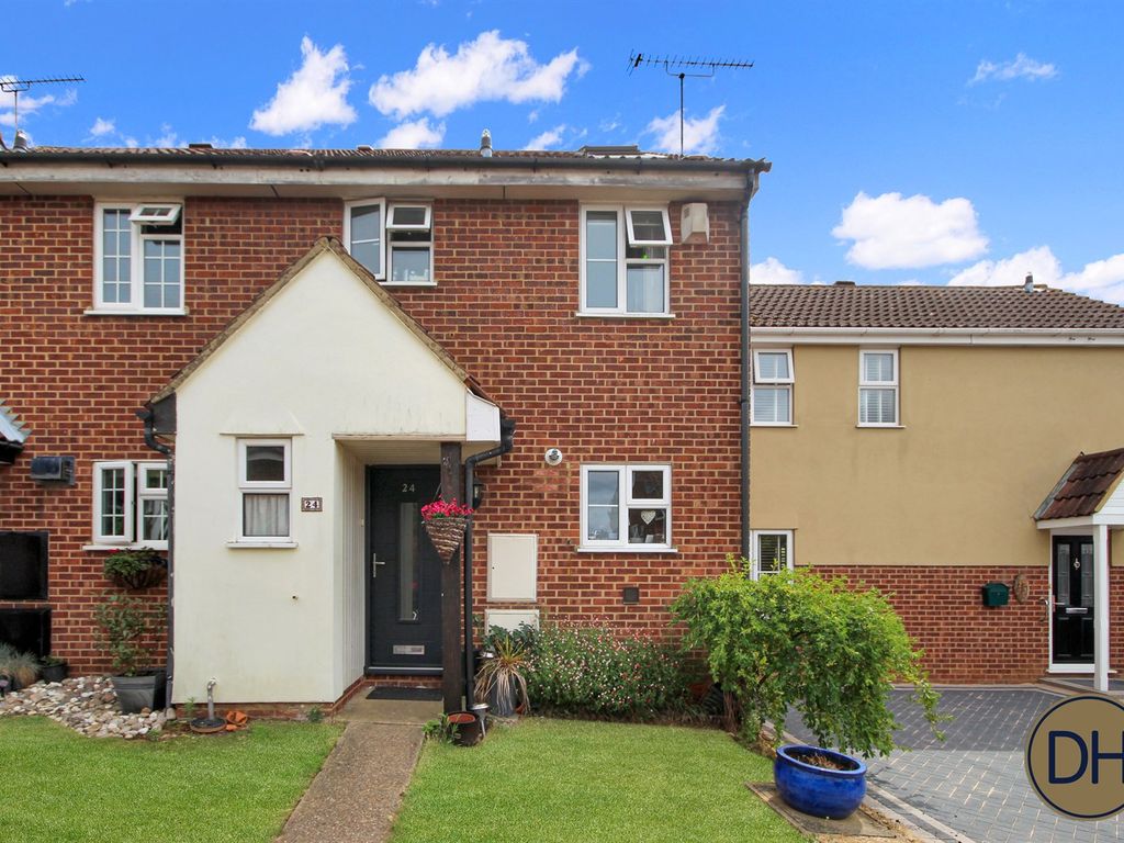 4 bed terraced house for sale in Cunningham Rise, North Weald, Essex