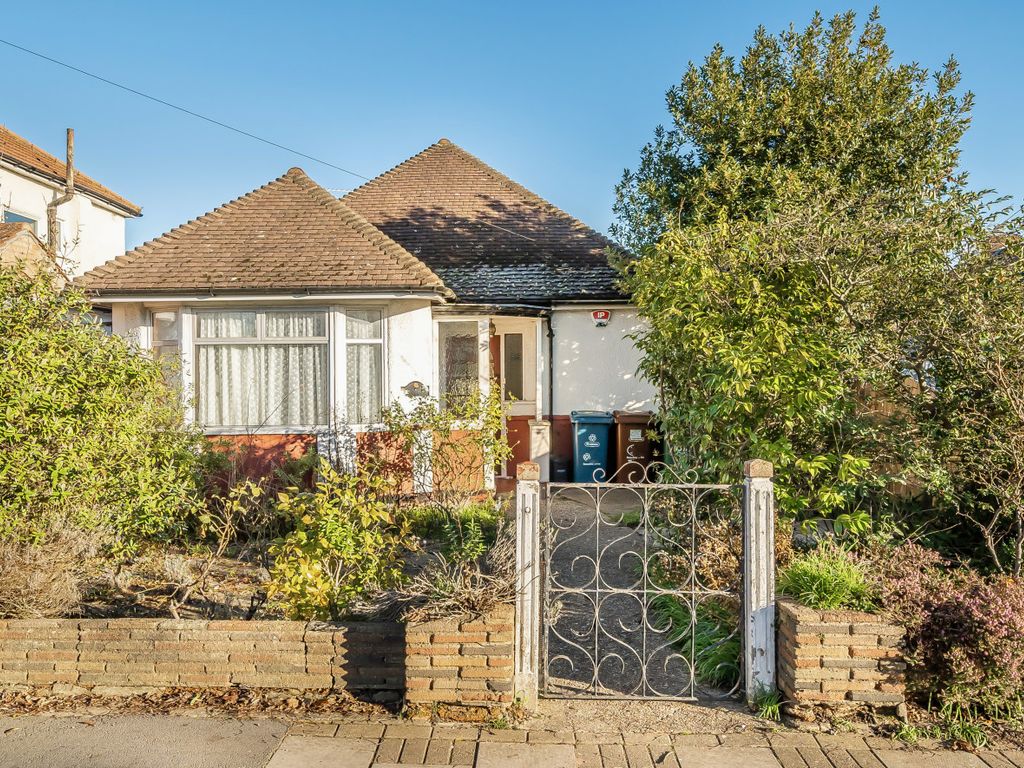 2 bed bungalow for sale in Beaulieu Drive, Pinner, Middlesex HA5 Zoopla