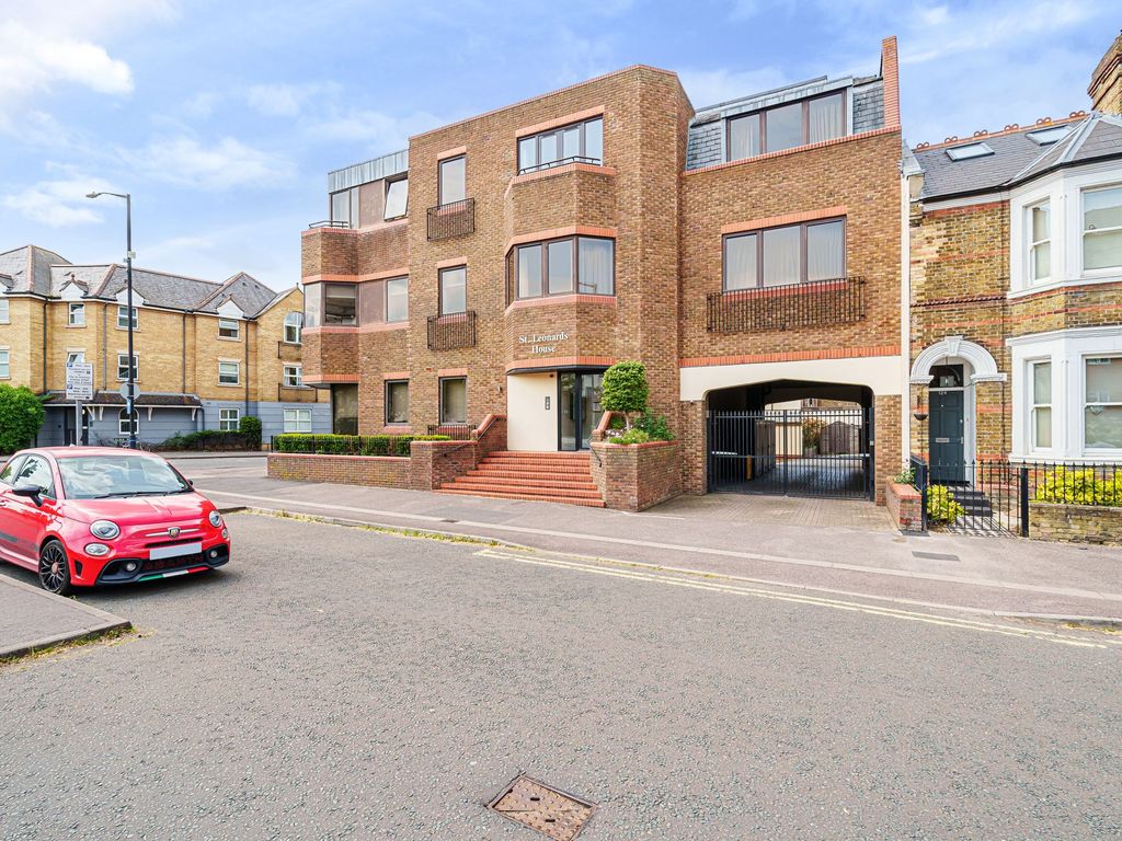 2 bed flat for sale in St. Leonards Road, St. Leonards House SL4, £