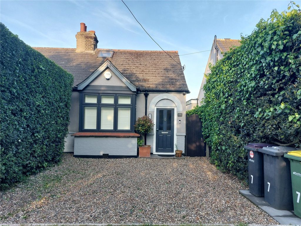 2 bed bungalow for sale in Warners Bridge Chase, Rochford, Essex SS4, £340,000 Zoopla