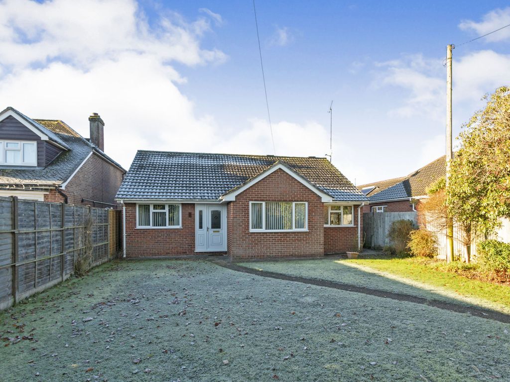 3 bed bungalow for sale in Mulfords Hill, Tadley, Hampshire RG26 Zoopla
