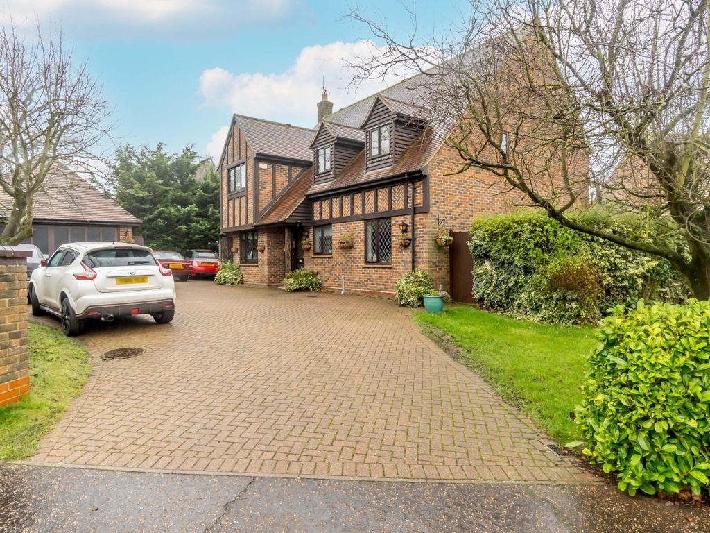 4 bed detached house for sale in High Meadow, Dunmow CM6 Zoopla