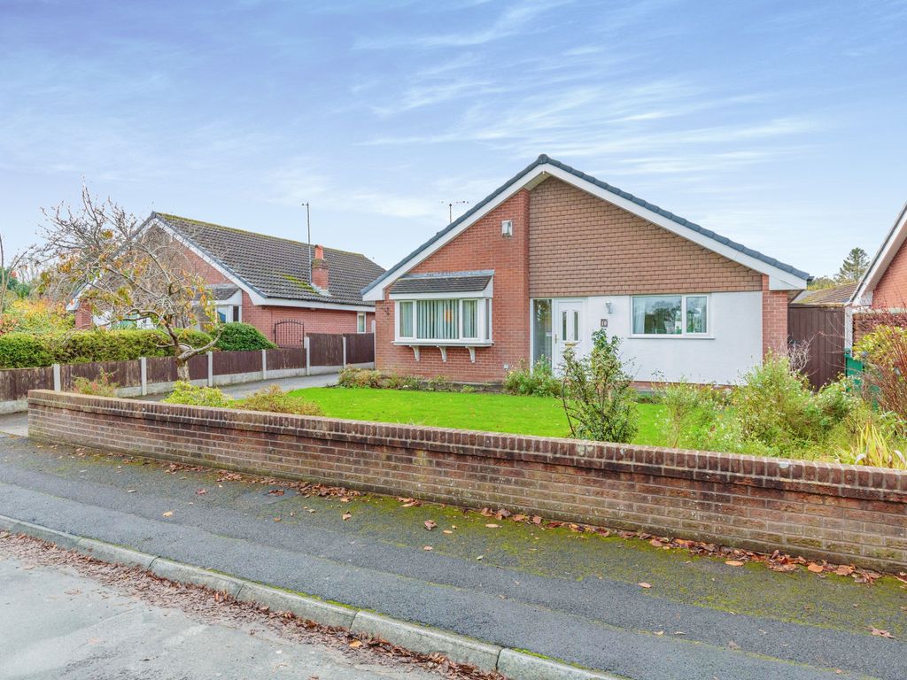 3 bed bungalow for sale in Fouldrey Avenue, PoultonLeFylde FY6, £