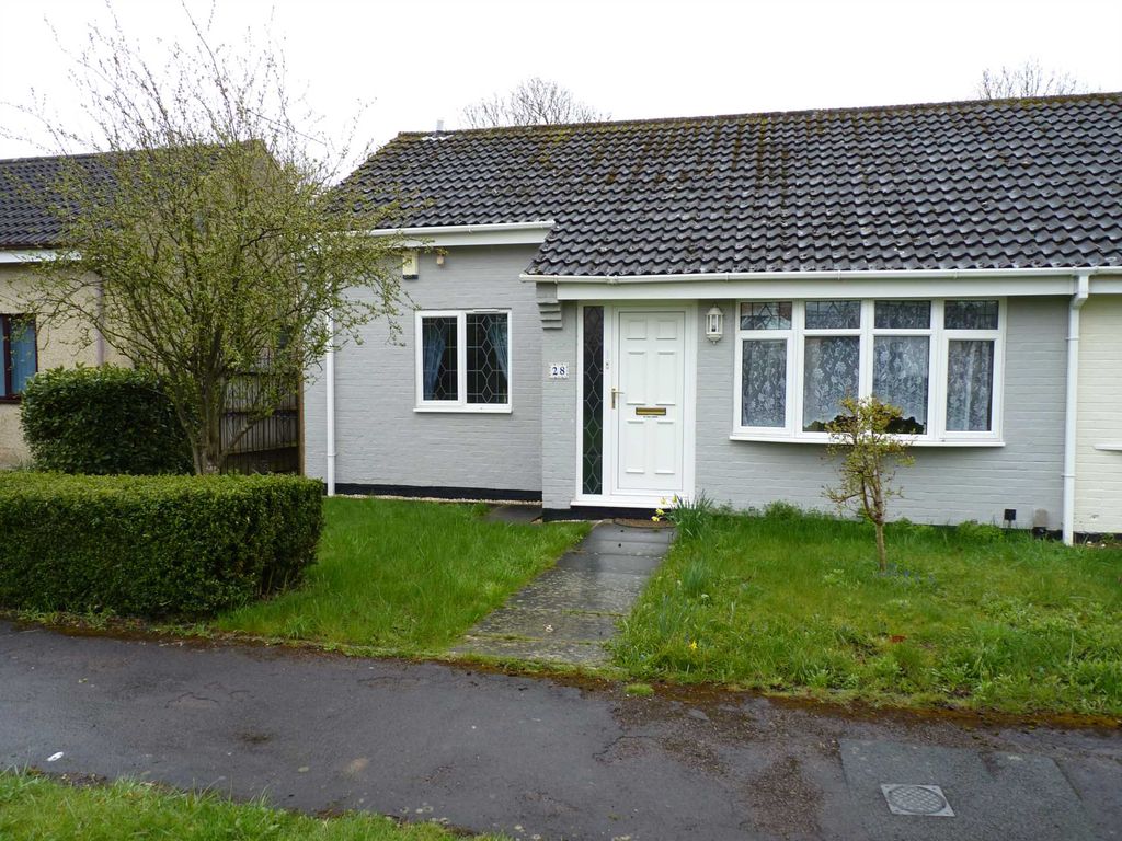 2 bed bungalow to rent in Tweed Crescent, Bicester OX26 Zoopla