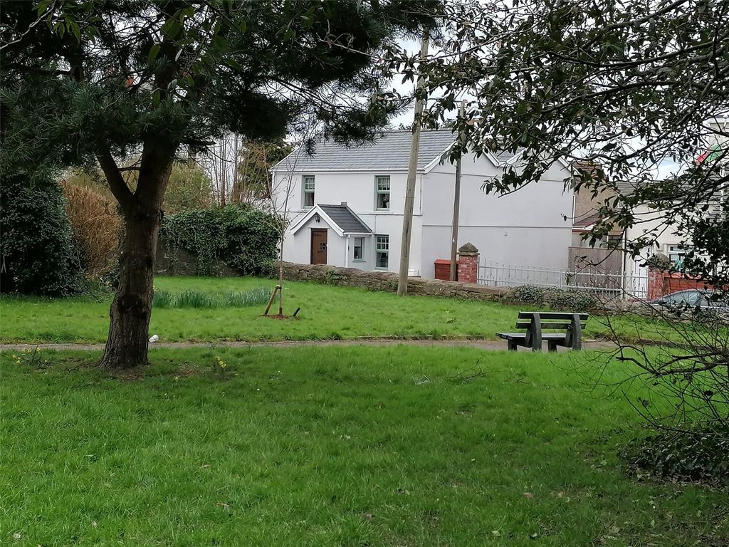 3 bed detached house for sale in Woodlands Road, Loughor, Abertawe SA4