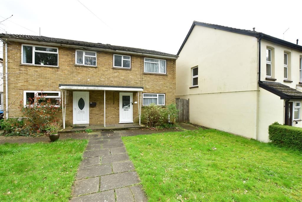 3 bed semidetached house for sale in Chaldon Road, Caterham, Surrey