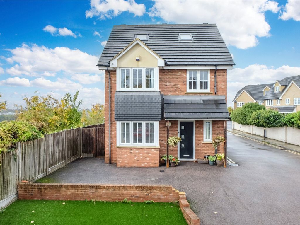 4 bed detached house for sale in Mountside Close, Northfleet, Kent DA11