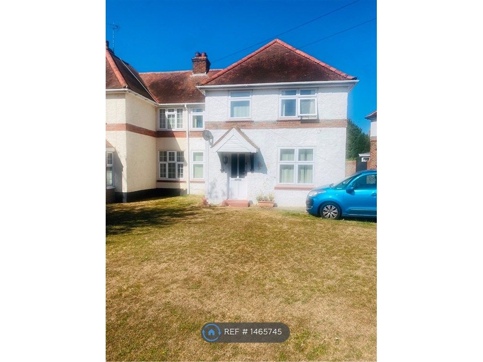 3 bed semidetached house to rent in Trotts Hall Gardens, Sittingbourne