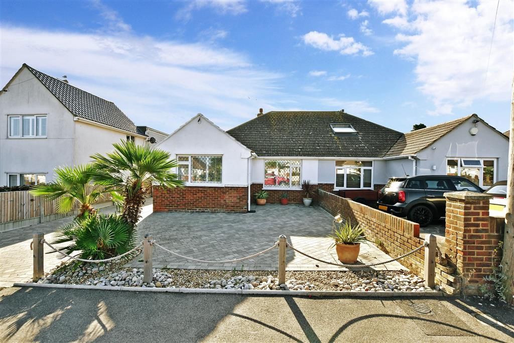 3 bed semidetached bungalow for sale in Botany Road, Kingsgate