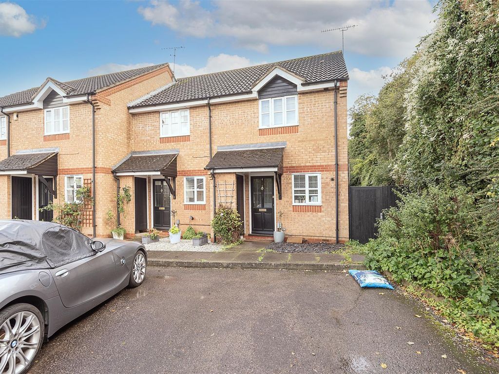 2 bed end terrace house for sale in Stonemason Close, Harpenden AL5, £