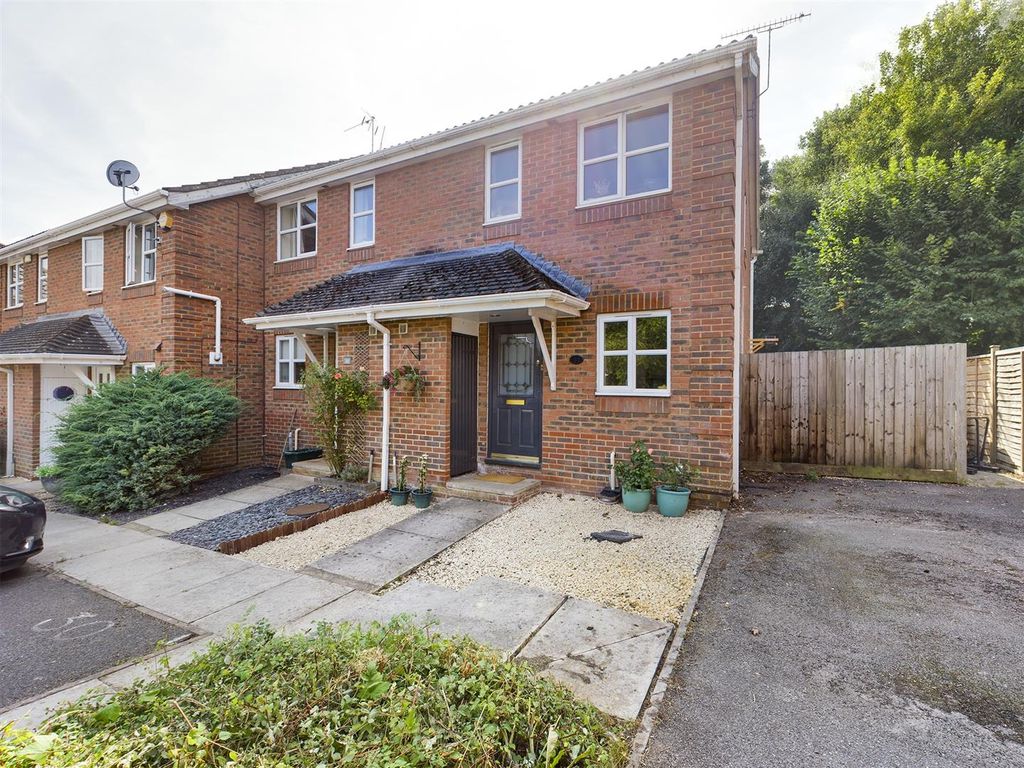2 bed end terrace house for sale in Lime Gardens, Basingstoke RG21 Zoopla
