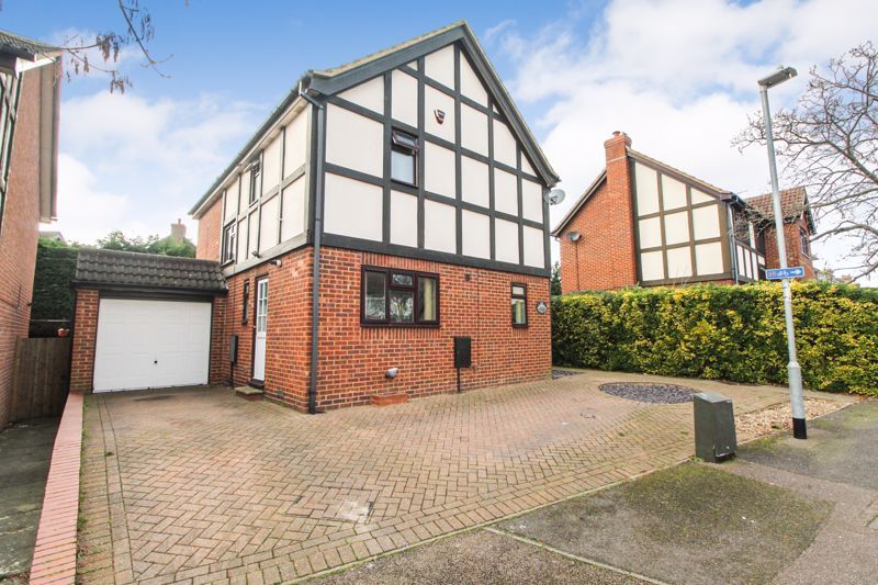 4 bed detached house for sale in Chantry Road, Kempston MK42, £440,000