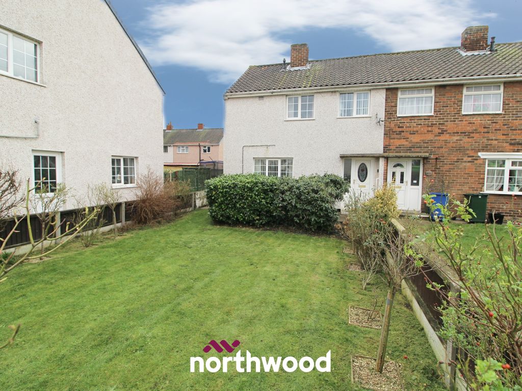 3 bed semidetached house for sale in The Oval, Dunscroft, Doncaster