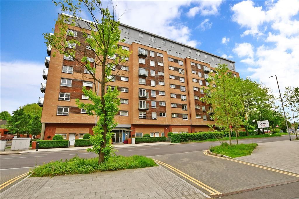 2 bed flat for sale in Cherrydown East, Basildon, Essex SS16 Zoopla