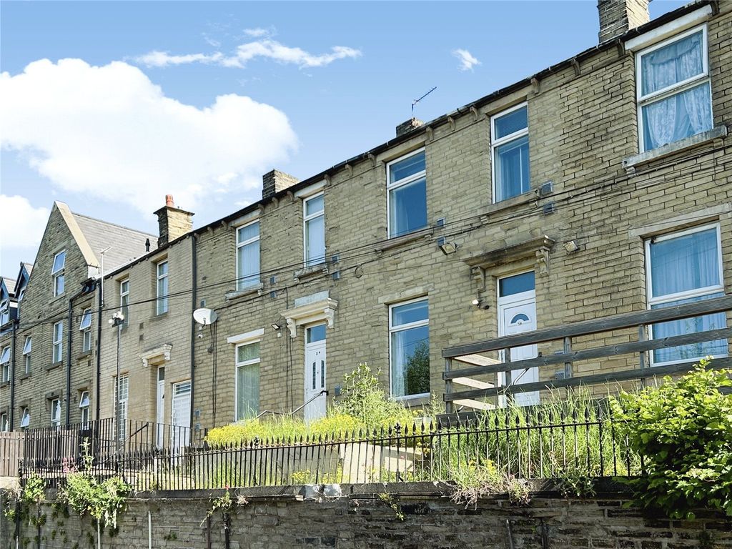 3 bed terraced house to rent in Bankfield Road, Huddersfield HD1 Zoopla