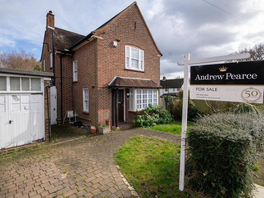3 bed detached house for sale in Latimer Gardens, Pinner HA5, £980,000 Zoopla