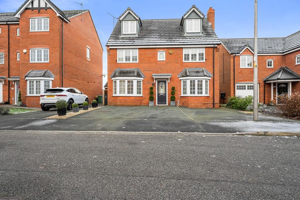 4 bed detached house for sale in Radcliffe Road, Winsford CW7, £375,000