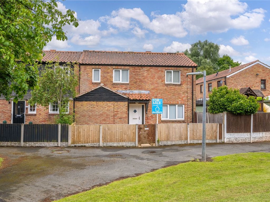 4 bed semidetached house for sale in Aintree Close, Leegomery, Telford