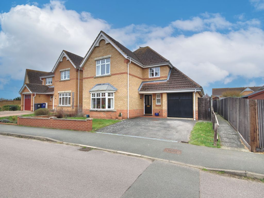 4 bed detached house for sale in Pitfield Close, Fenstanton, Huntingdon