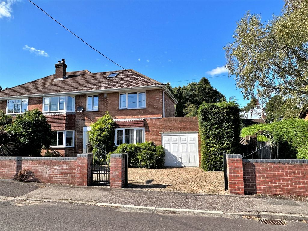 4 bed semidetached house for sale in West Road, Dibden Purlieu SO45, £