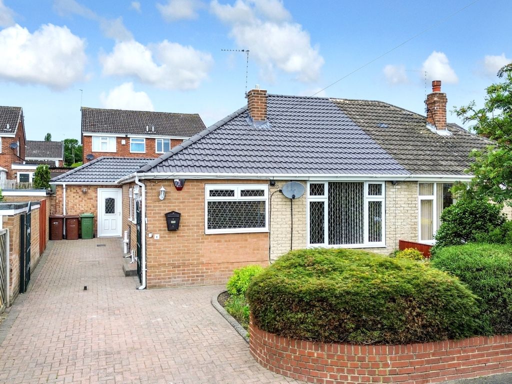 2 bed semidetached bungalow for sale in Furness Avenue, Wrenthorpe, Wakefield, West Yorkshire