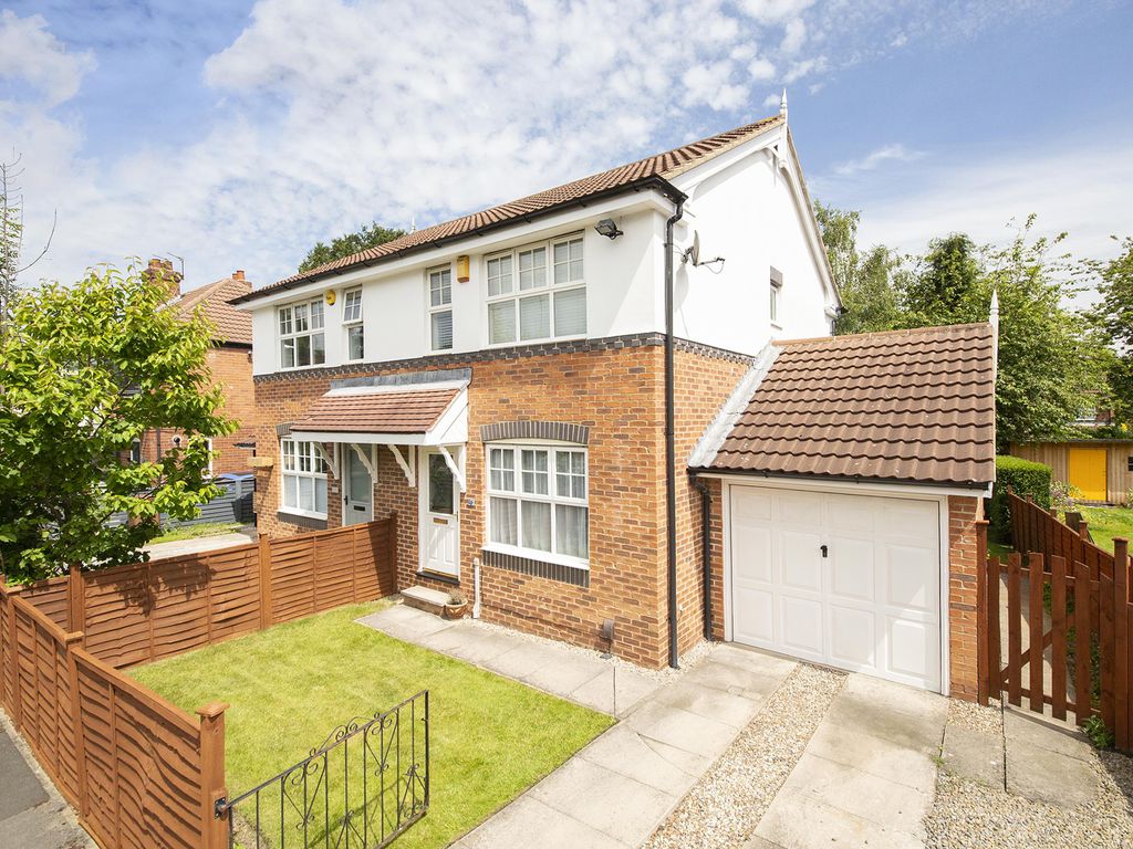 3 bed semidetached house for sale in Gledhow Park Avenue, Chapel