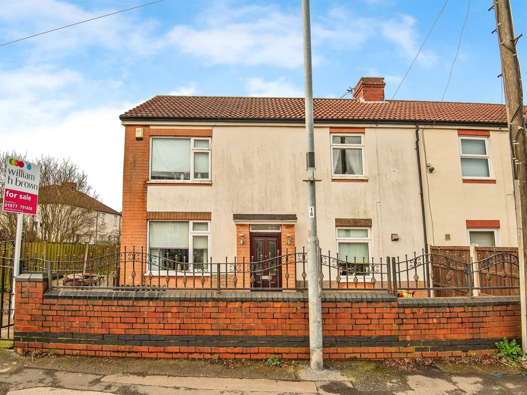3 bed semidetached house for sale in Westfield Lane, South Elmsall