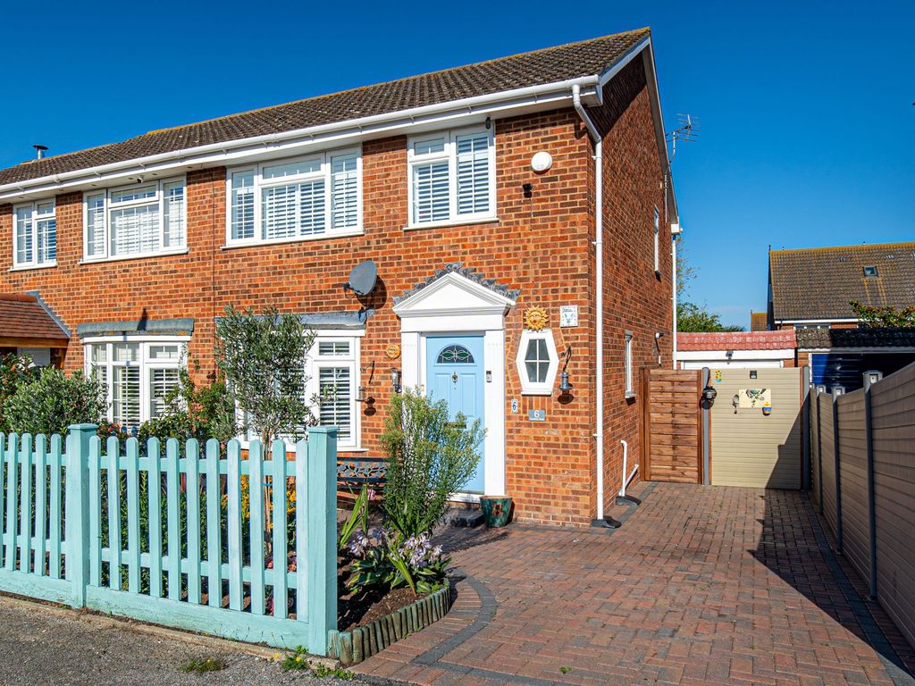 3 bed semidetached house for sale in Caroline Close, Whitstable CT5, £