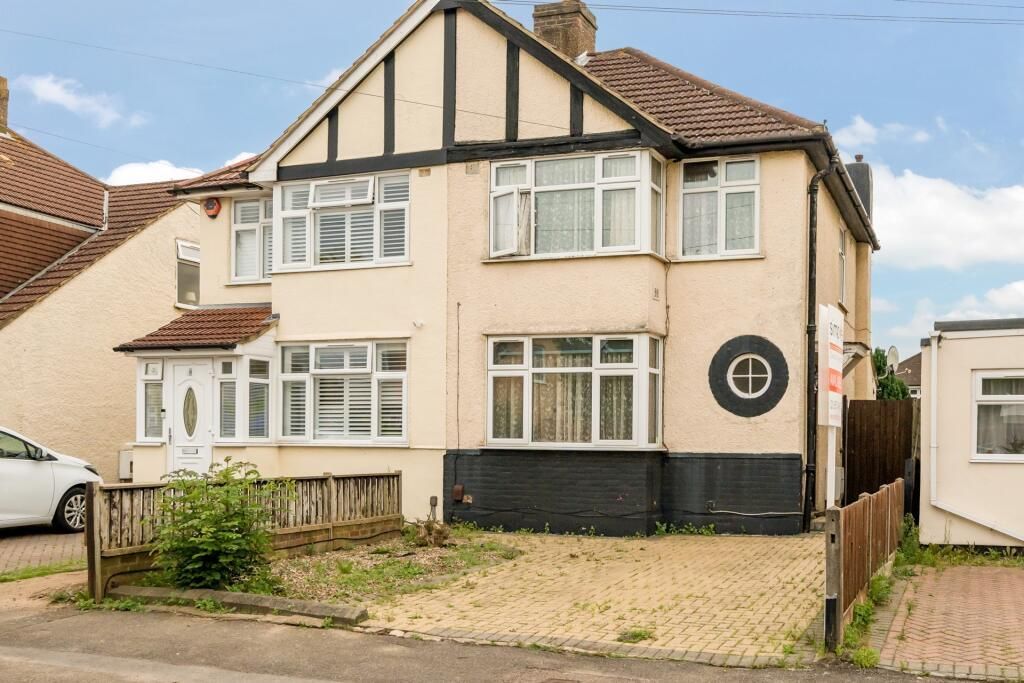 3 bed semidetached house for sale in Waverley Close, Hayes UB3, £