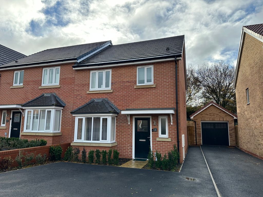 3 bed semidetached house to rent in Muntjac Gardens, Stowmarket IP14