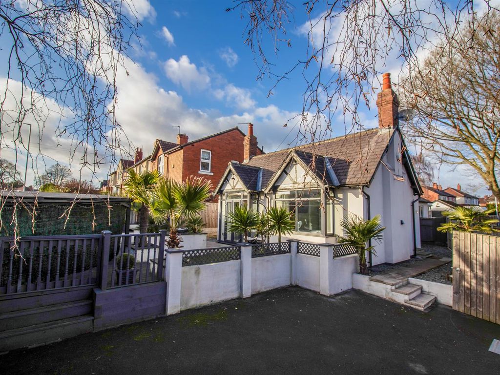 1 bed semidetached bungalow for sale in Hirst Road, Wakefield WF2, £