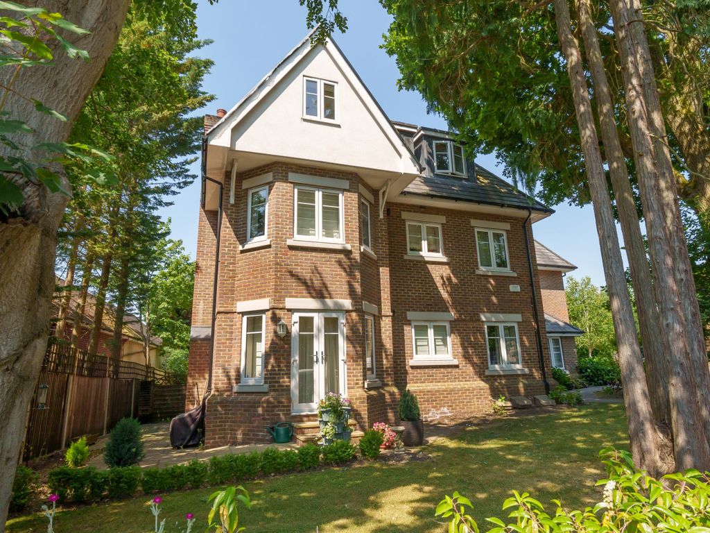 2 bed flat for sale in The Avenue, Camberley, Surrey GU15 Zoopla