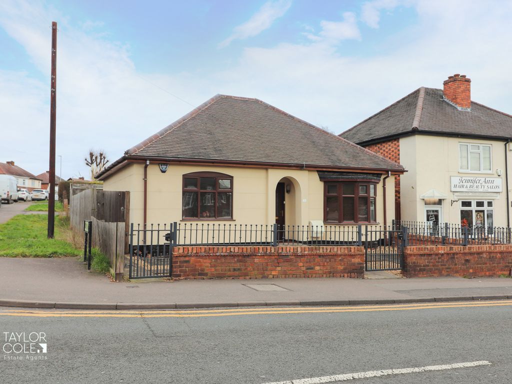 3 bed detached bungalow for sale in Amington Road, Tamworth B77, £