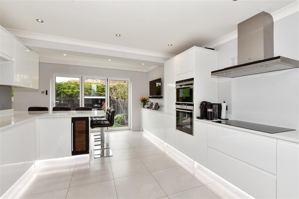 4 bed detached house for sale in Arcadia Road, Istead Rise, Kent DA13