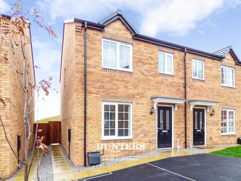 3 bed semidetached house to rent in Fylingdales Court, Castleford