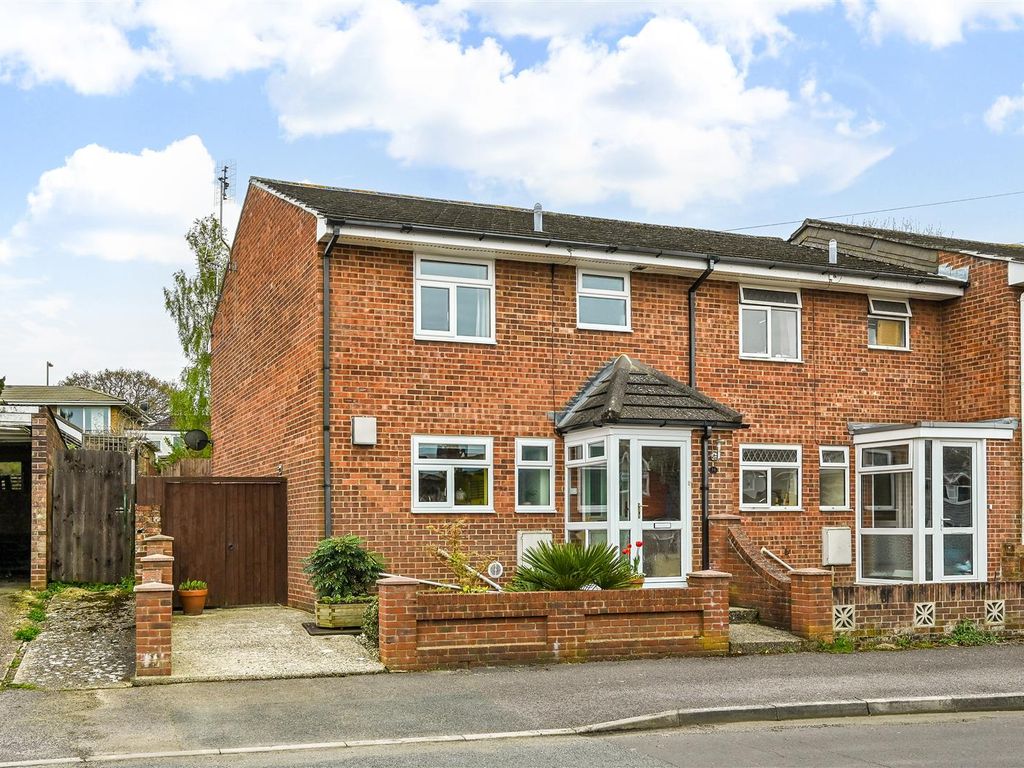 3 bed end terrace house for sale in Park Farm Road, Purbrook