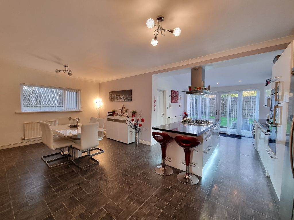 4 bed detached house for sale in South Road, Sully, Penarth CF64, £