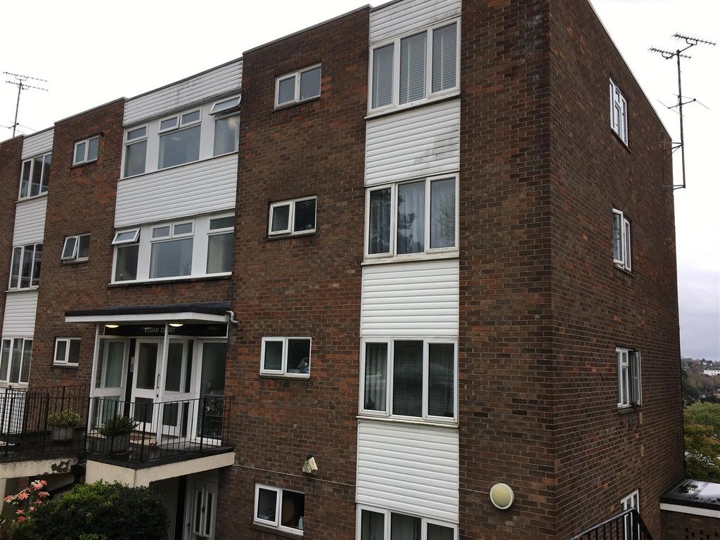 2 bed flat to rent in Westover Gardens, WestburyOnTrym, Bristol BS9