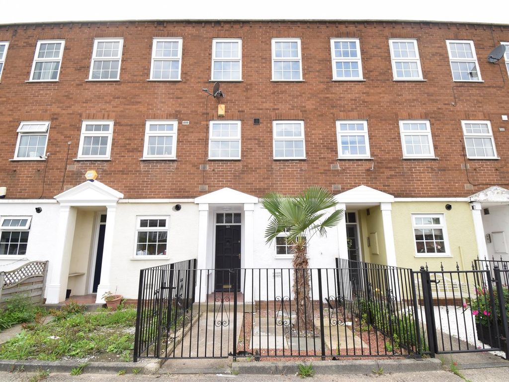 3 bed town house to rent in Wentworth Street, Wakefield WF1 Zoopla