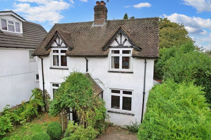 4 bed detached house for sale in Beacon Hill Road, Hindhead GU26, £